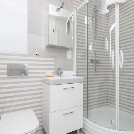 Апартаменты Two-bedroom 650 M Brzezno By Renters Гданьск
