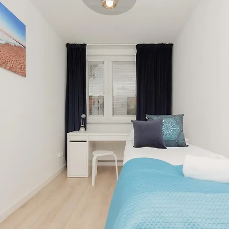 Two-bedroom 650 M Brzezno By Renters Апартаменты *