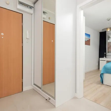 Апартаменты Two-bedroom 650 M Brzezno By Renters Гданьск