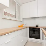شقة Two-bedroom 650 M Brzezno By Renters