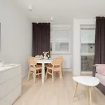 Two-bedroom 650 M Brzezno By Renters * غدانسك