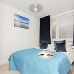 Two-bedroom 650 M Brzezno By Renters شقة غدانسك