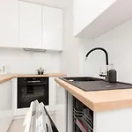 Two-bedroom 650 M Brzezno By Renters شقة غدانسك