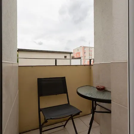 Two-bedroom 650 M Brzezno By Renters Апартаменты Гданьск