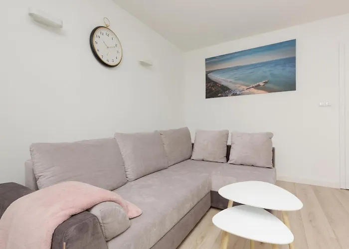 Two-bedroom 650 M Brzezno By Renters 格但斯克