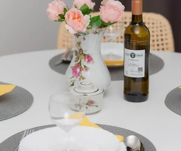 Two-bedroom 650 M Brzezno By Renters Apartment Danzig